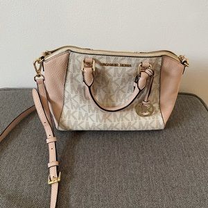 Michal Kors small crossbody purse